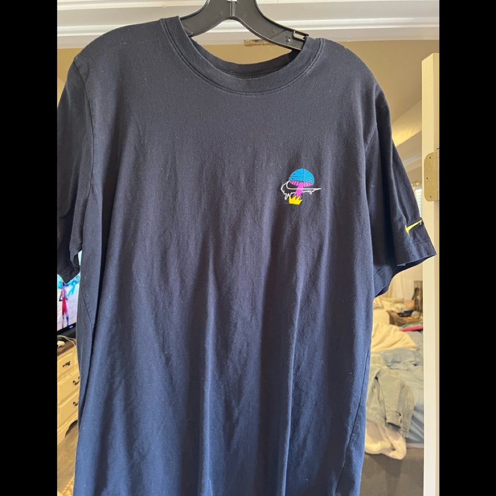 Nike Peace Love & Basketball Black Men’s Short Sleeve Shirt Large